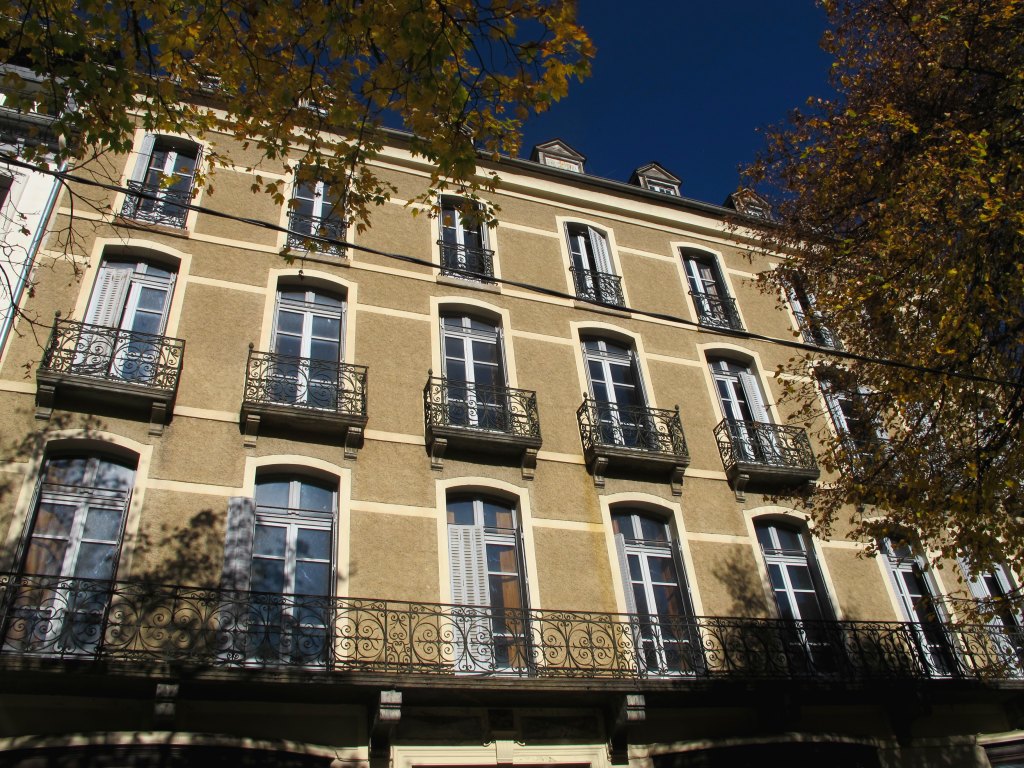 Vue des trois étages de la façade.