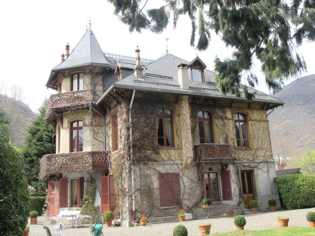Vue d'ensemble depuis le sud-est.