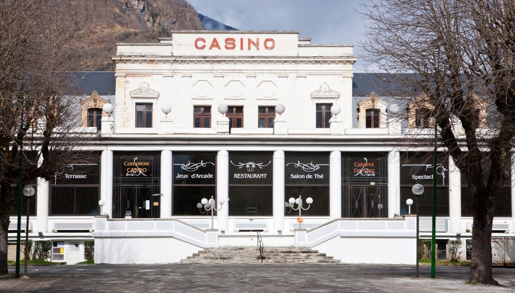 Vue de la partie centrale de la façade 1929 du casino.