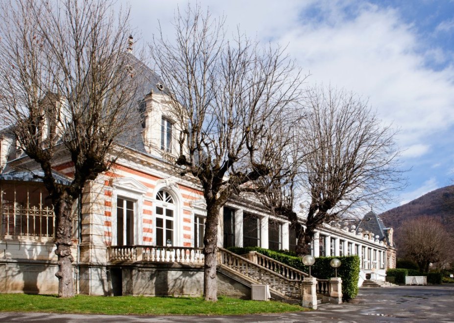 Vue d'ensemble de la façade.