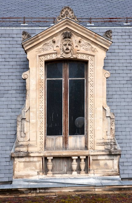 Vue de la lucarne 2 (en partant de l'ouest) de la façade.