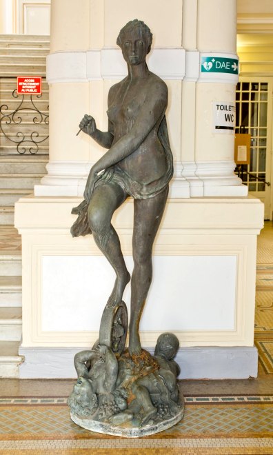 Statue : La Fatalité