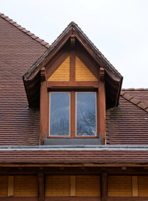 Détail d'une lucarne du pavillon normand.