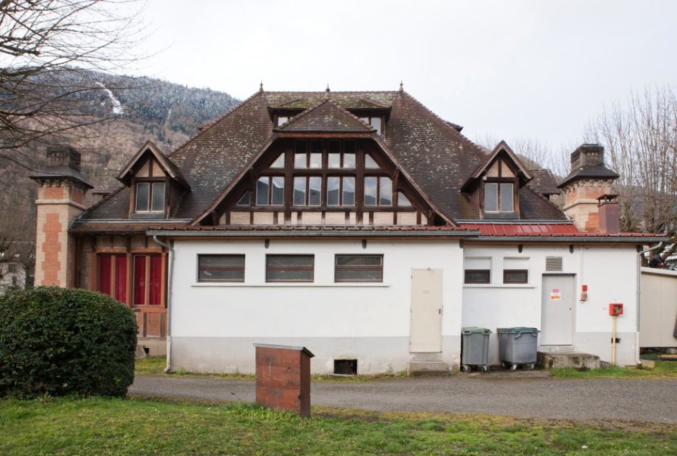 Vue d'ensemble de l'élévation postérieure.