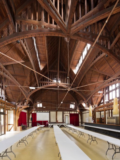 Vue d'ensemble de l'intérieur du pavillon.