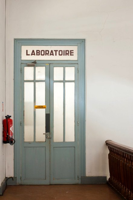 Vaisseau postérieur : porte de l'ancien laboratoire.