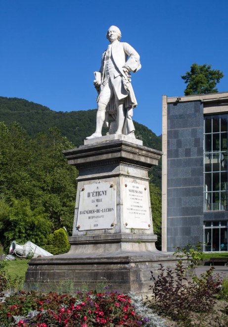 Vue d'ensemble de la statue.