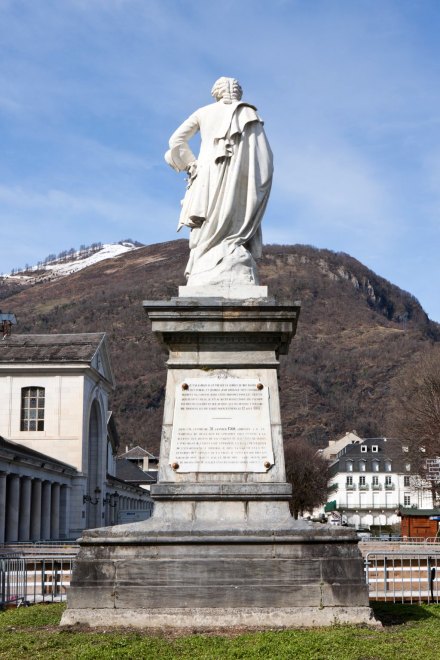 Vue postérieure de la statue d'Etigny.