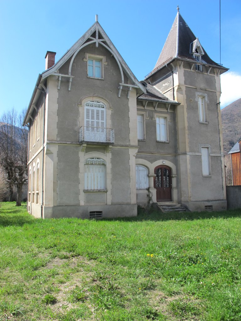 Vue d'ensemble de la façade.
