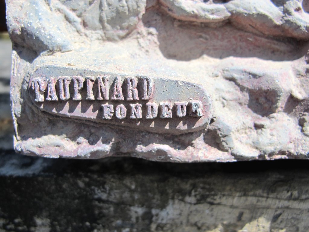 Détail de la signature du fondeur Taupinard.