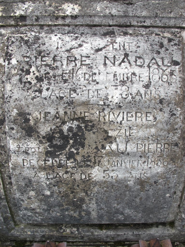 Détail de la plaque funéraire de Pierre Nadau et de son épouse.