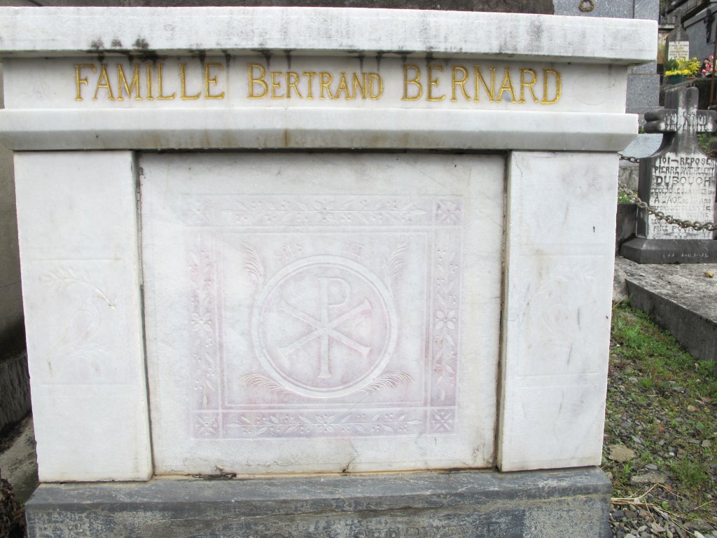 Détail du décor su soubassement.