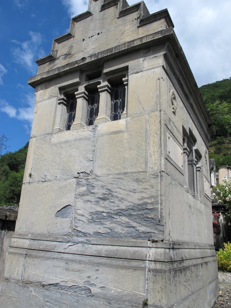 Vue postérieure du tombeau.