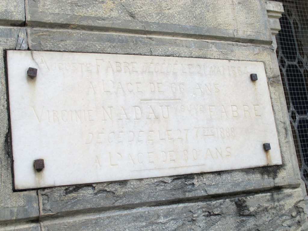 Détail de la plaque funéraire d'Auguste Fabre et de Virginie Nadau.