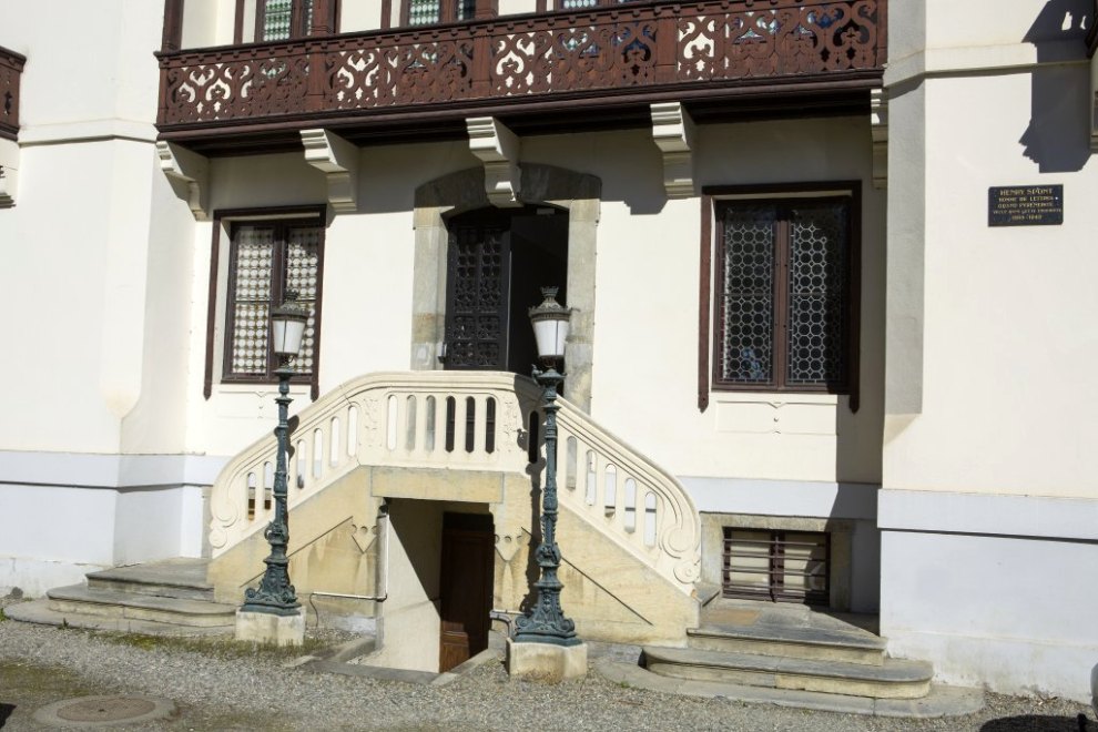 Façade sud : vue du perron.