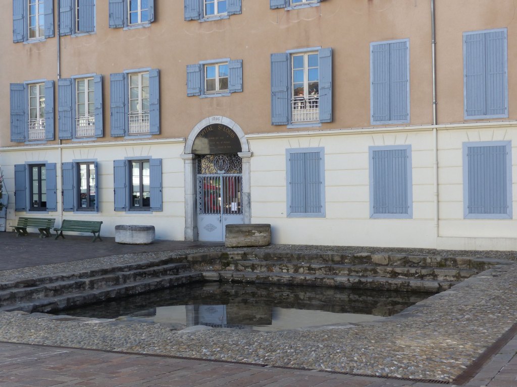 Vue du bassin des Ladres depuis le sud-ouest.