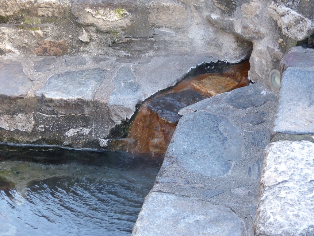 Détail de l'arrivée d'eau, vue depuis le nord.