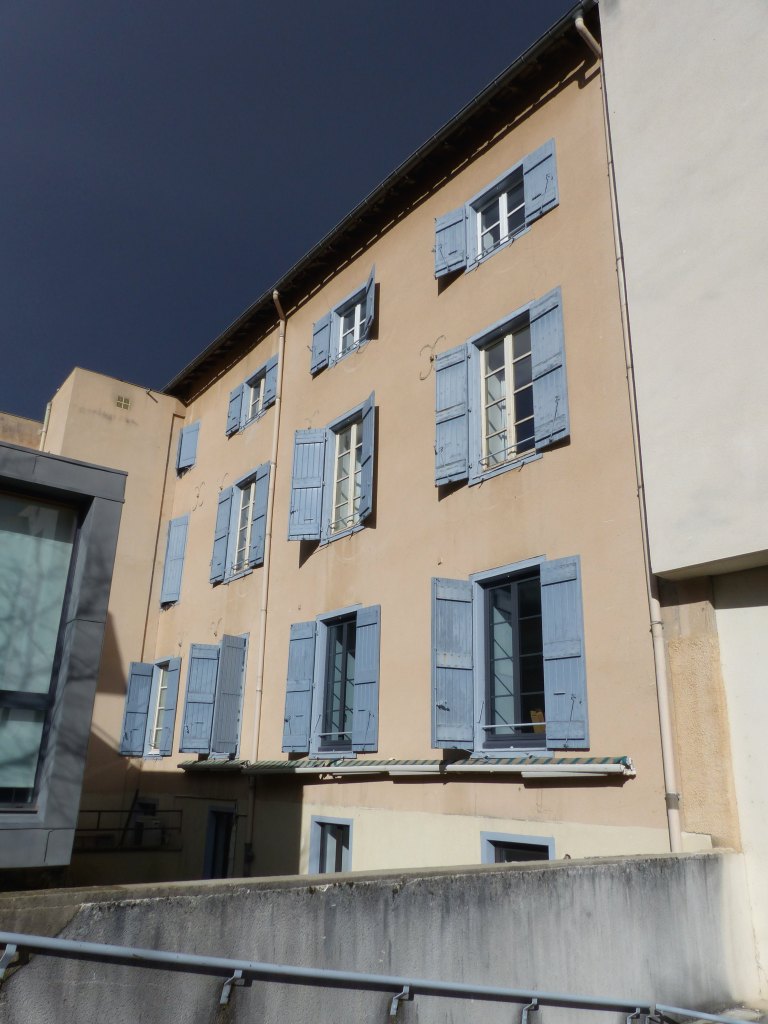 Elévation sud sur cour, vue depuis le sud-est.