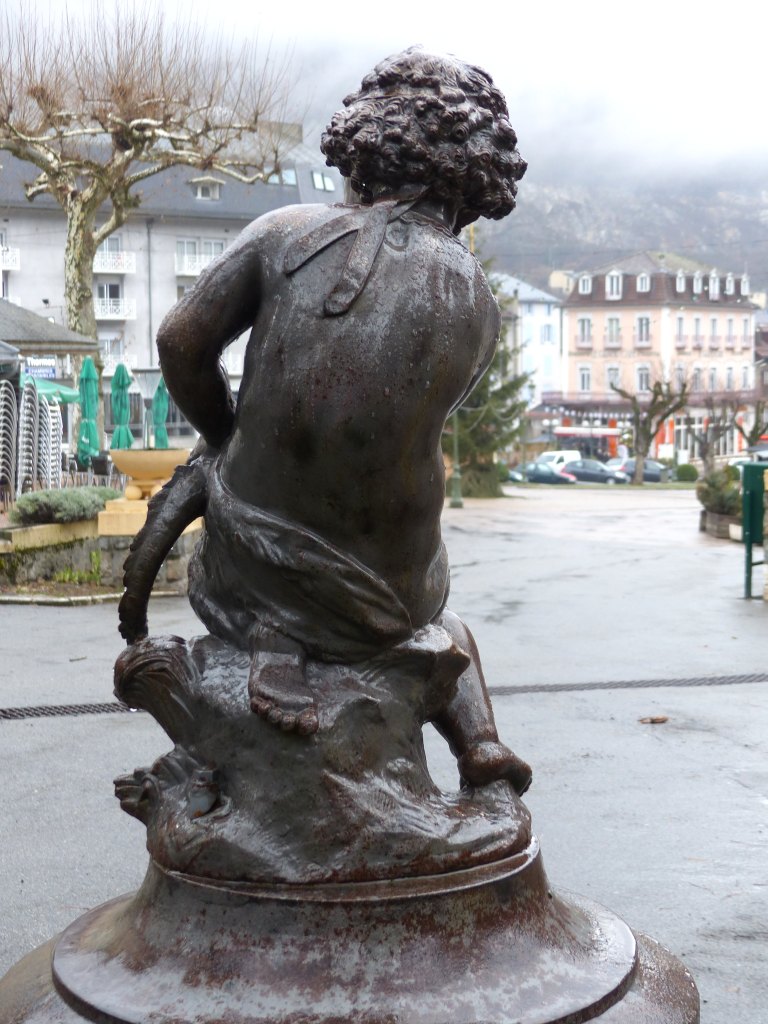 Détail de la statue, vue de dos.