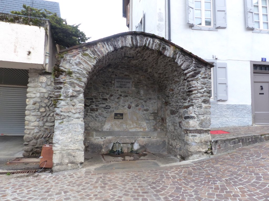 Fontaine des Canons, vue depuis le nord.