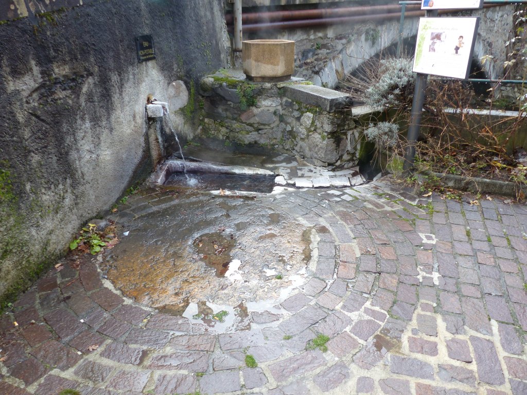 Fontaine du Couzillou, vue depuis le nord.
