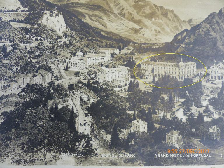 Carte postale ancienne montrant l'implantation de l'Hôtel du Portugal, de la villa et de la source Comtesse, début XXème siècle. ; Carte postale ancienne montrant l'implantation de l'Hôtel du Portugal, de la villa et de la source Comtesse, début XXème siècle.