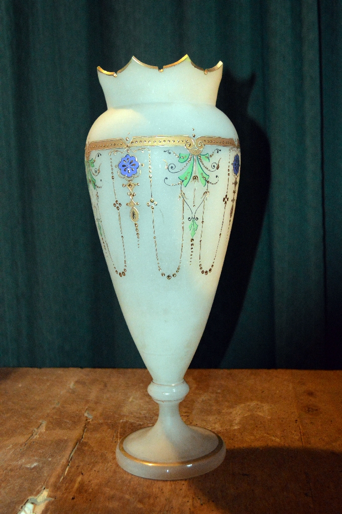 Paire de vase d'autel en verre translucide