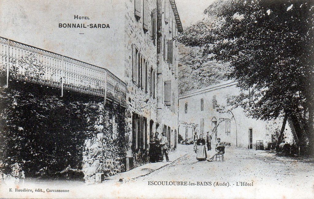 "La villa Rosette, en face de l'hôtel neuf à Escouloubre-les-Bains. ; Carte postale ancienne représentant l'hôtel Bonnail-Sarda à Escouloubre-les-Bains. ; Carte postale ancienne représentant l'hôtel Bonnail-Sarda à Escouloubre-les-Bains."