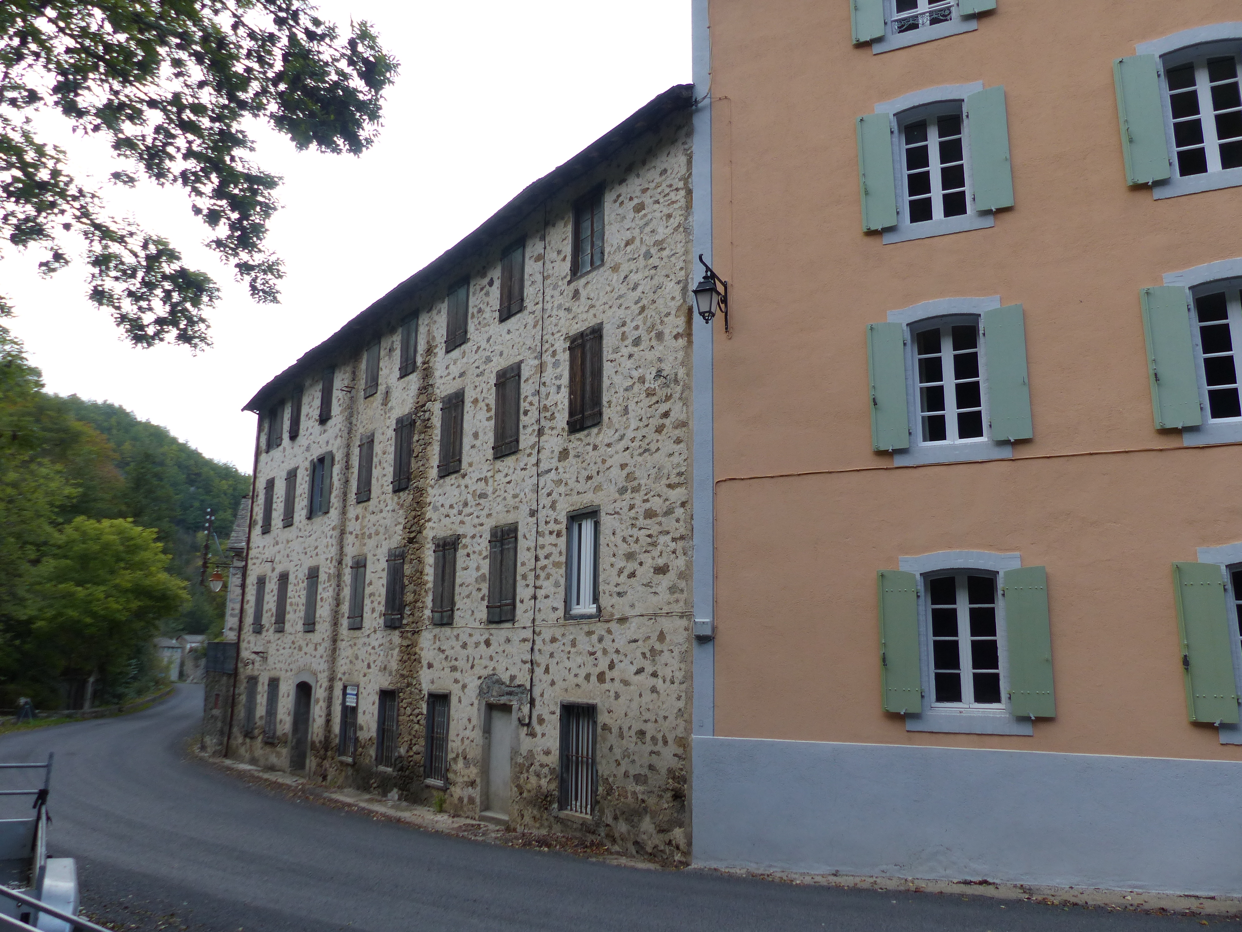 Hôtels neuf et vieux sur la route de Mont-Louis, établissement Sarda-Bonnail à Escouloubre-les-Bains. 