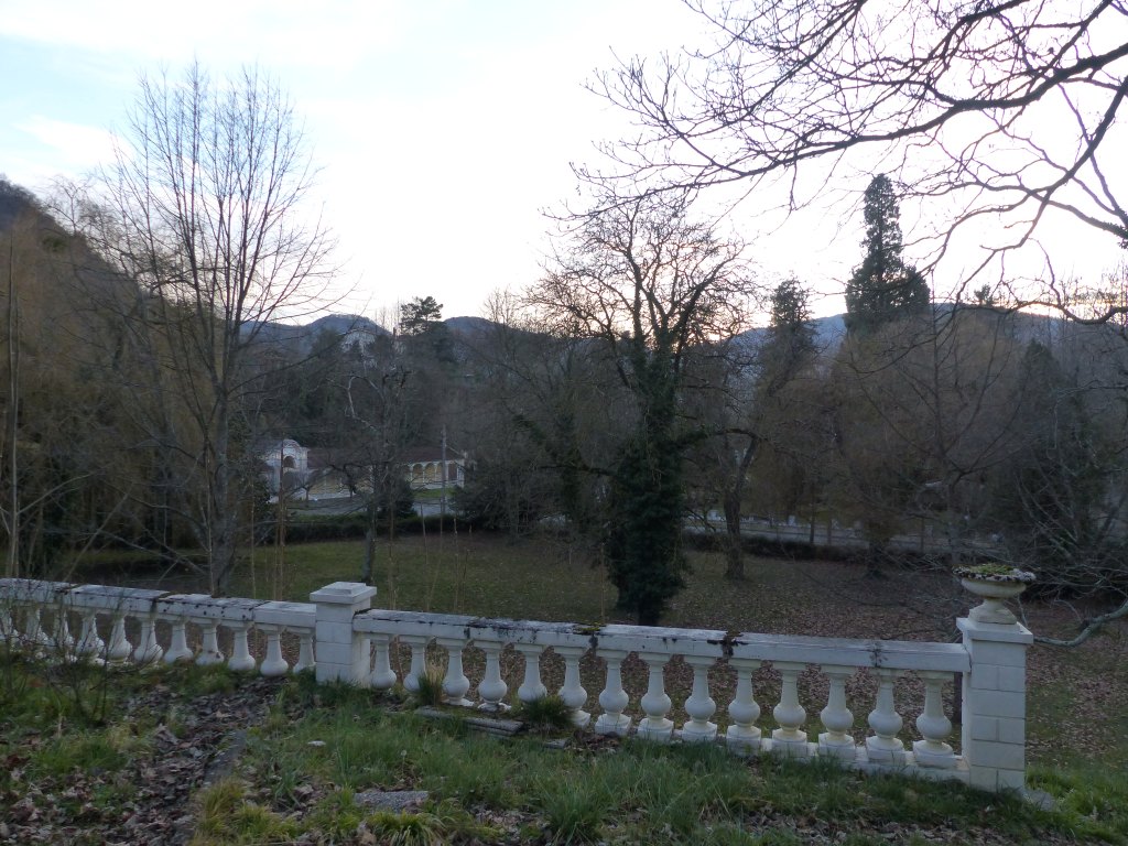 Le parc de l'ancien hôtel, vue depuis l'est.