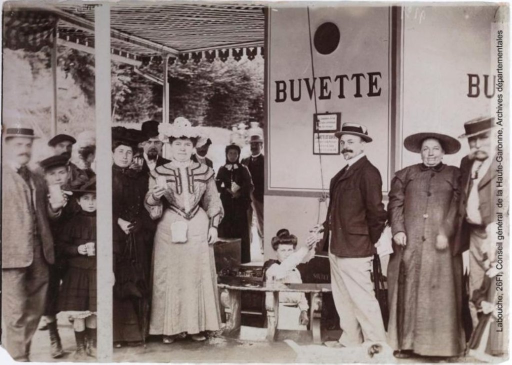 La buvette construite en 1882, dans les années 1900.