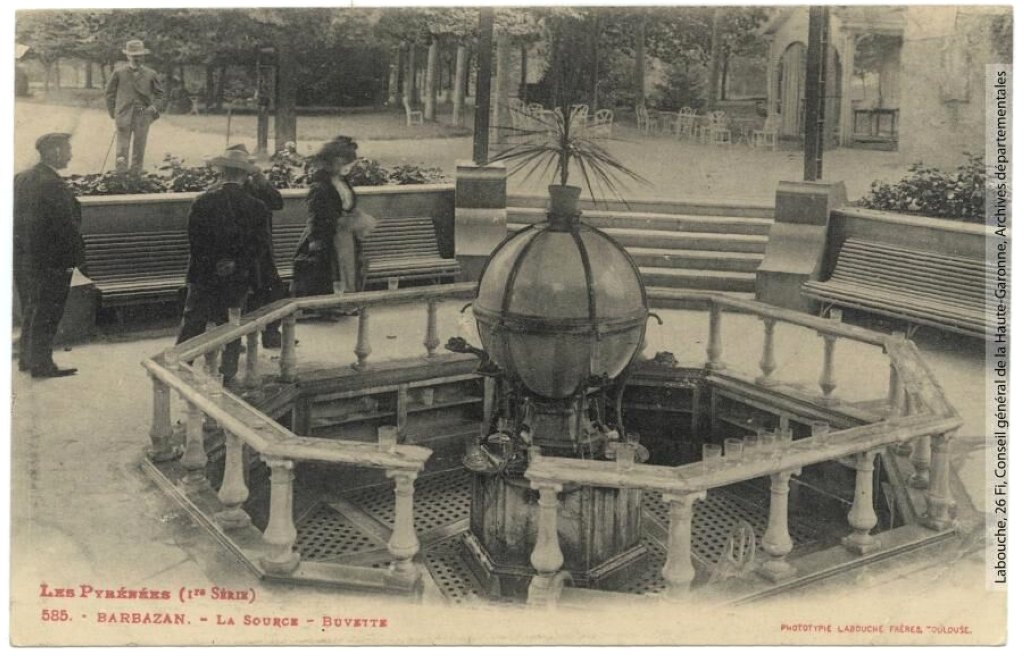 Vue intérieure du kiosque-buvette.