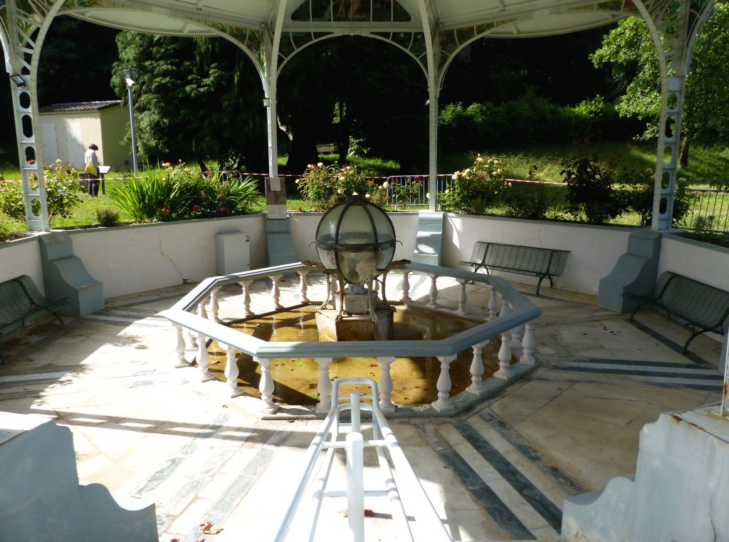 L'intérieur du kiosque-buvette.