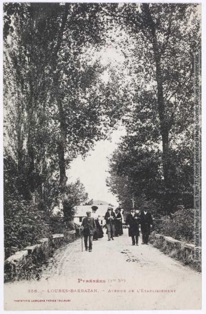 Loures-Barbazan : avenue de l’Etablissement.