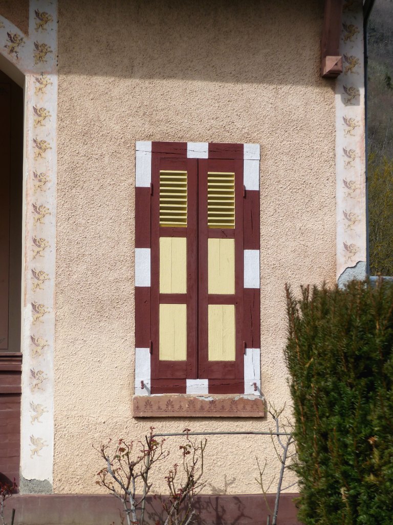 Détail d'une fenêtre de la façade est.