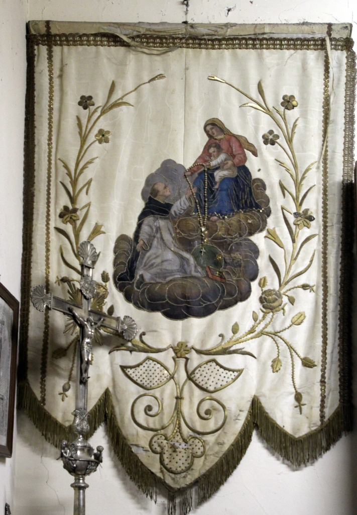 Bannière de procession : La Vierge remettant le Rosaire à Saint Dominique