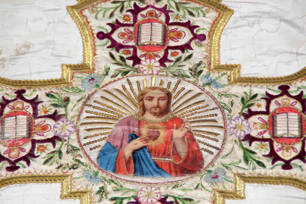 Ornement ivoire avec figure du Christ