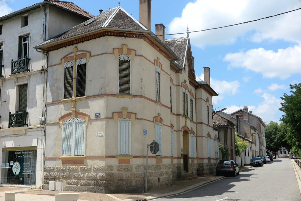 Vue de la maison du Docteur C. Barbé depuis l'avenue de la Paix à Salies-du-Salat.