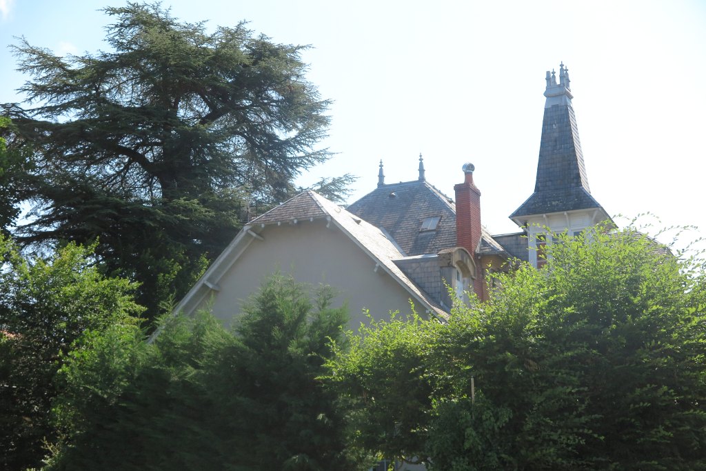 Vue depuis la rue de la travée gauche de la maison ajoutée plus tardivement.