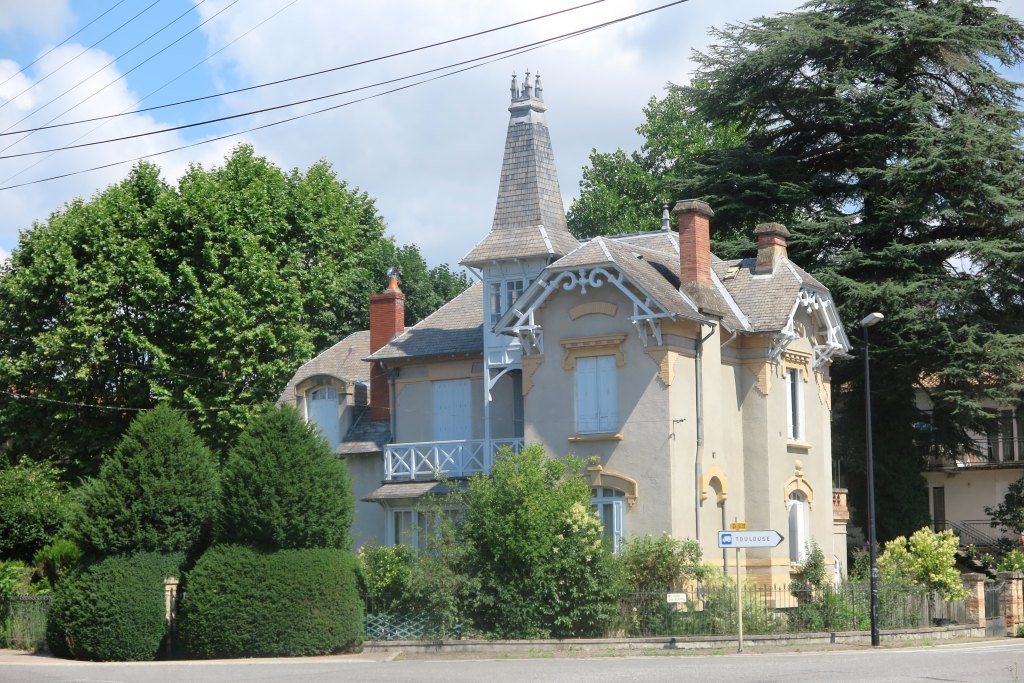 Vue de la maison depuis la place de la gare.