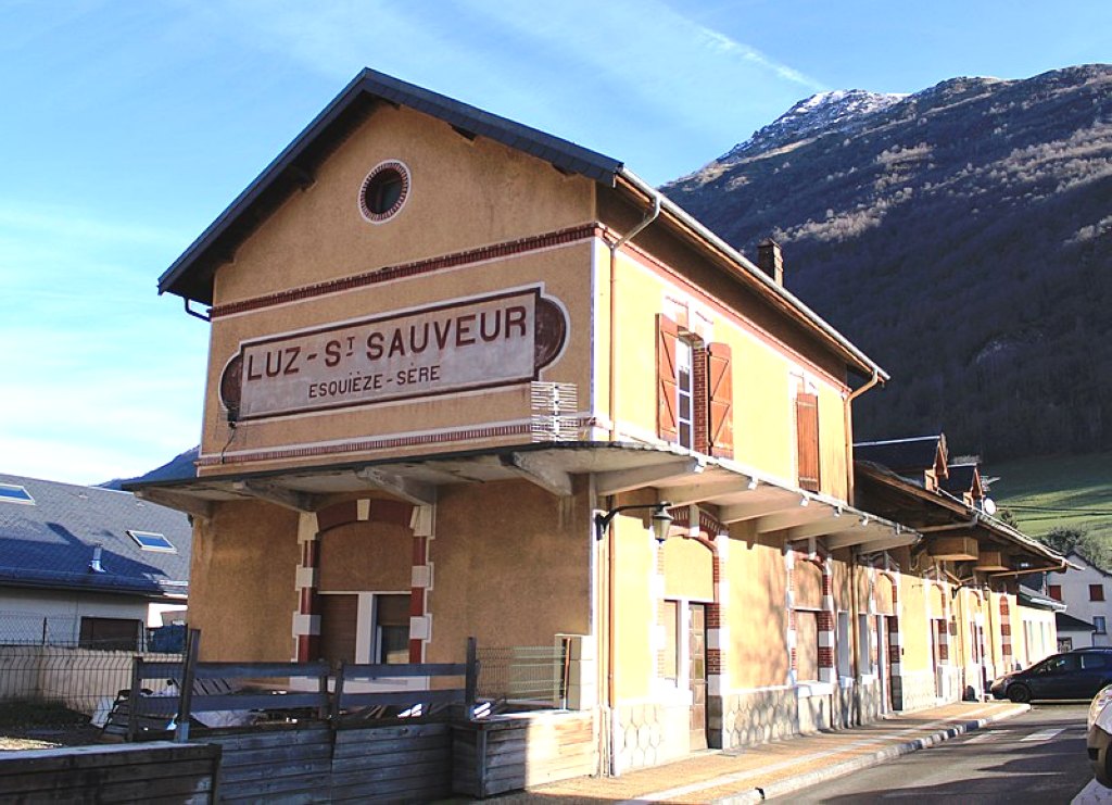 Ancienne gare de Luz-Saint-Sauveur. Vue d'ensemble