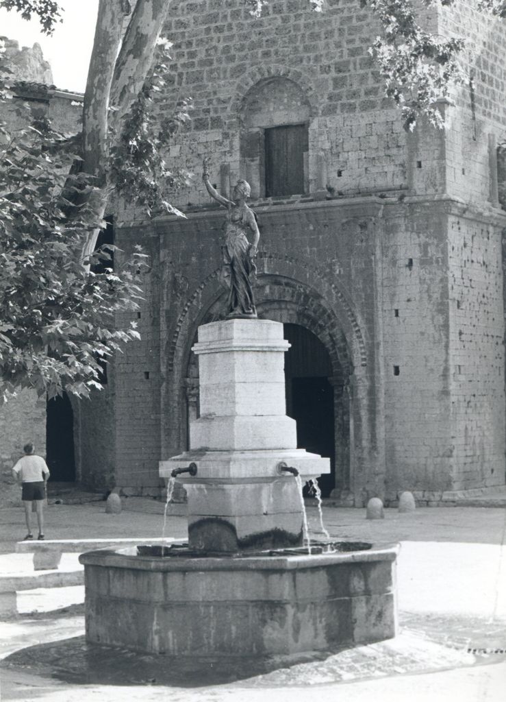 Fontaine monumentale, vue d'ensemble.