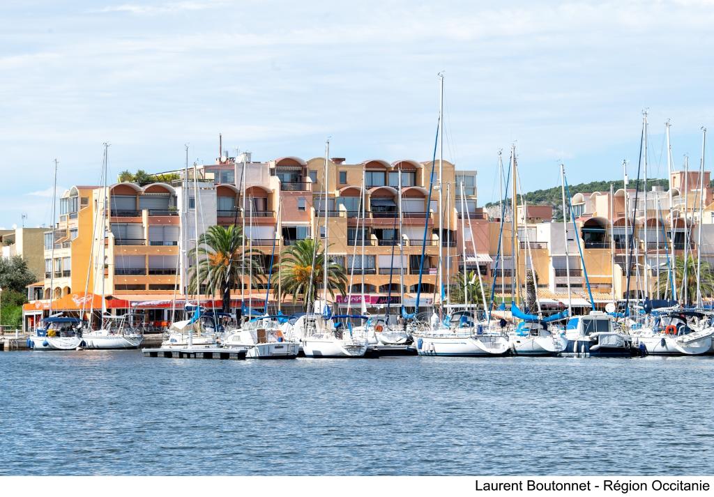 Vue générale du port.