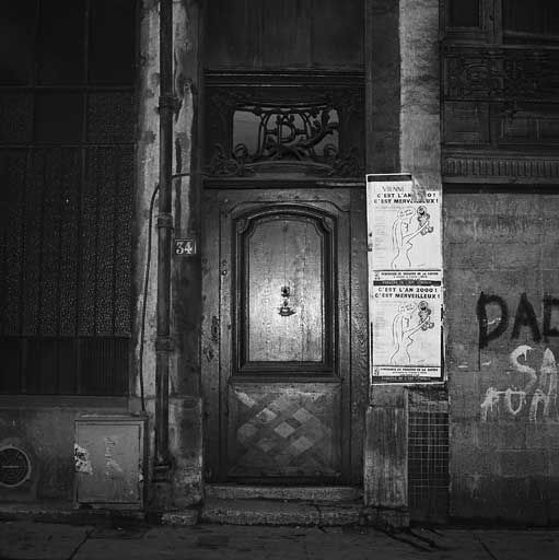 Porte sur la rue Mercière.