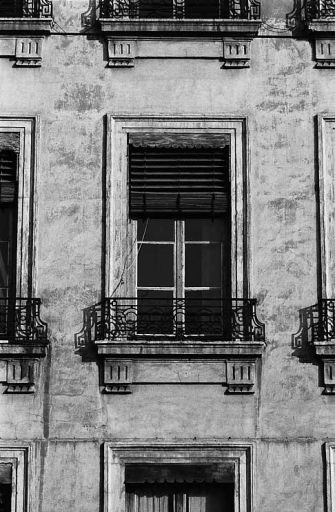 Façade principale, fenêtre du 2e étage.
