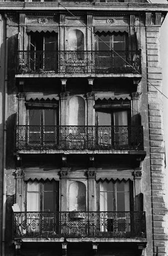 Façade sur le quai, niveaux 4 à 6.