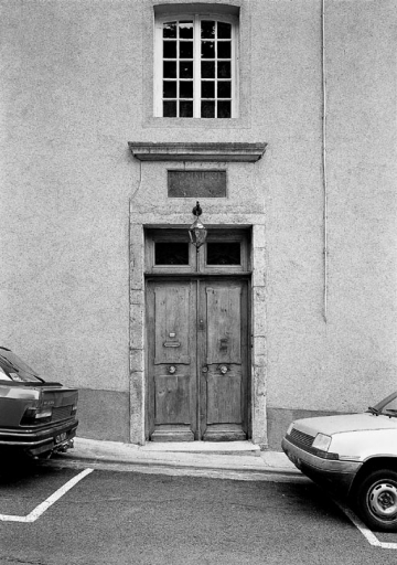 Porte d'entrée.