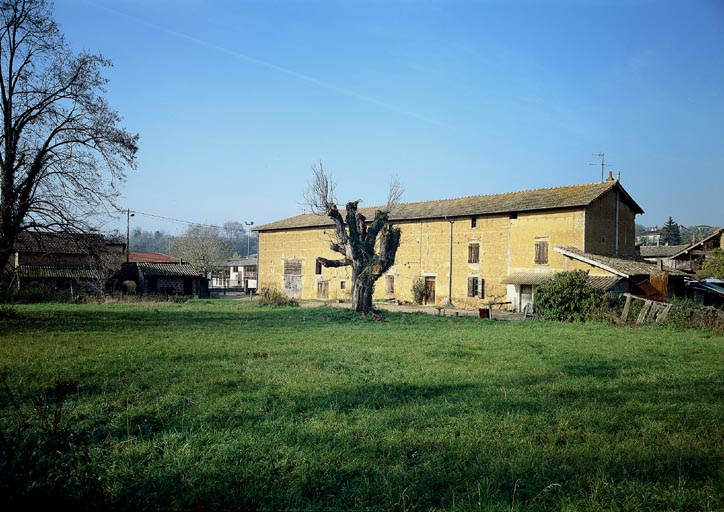 Vue d'ensemble, élévation antérieure.
