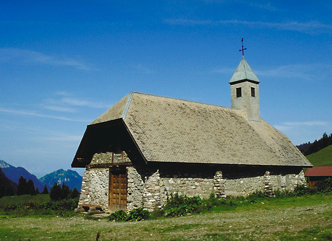 Elévations antérieure et latérale droite.