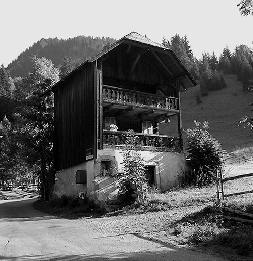 Elévations antérieure et latérale gauche. Cada. B 5 - 472.